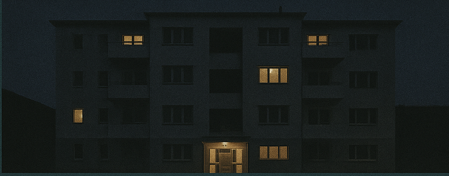 Edificio oscuro con luces encendidas